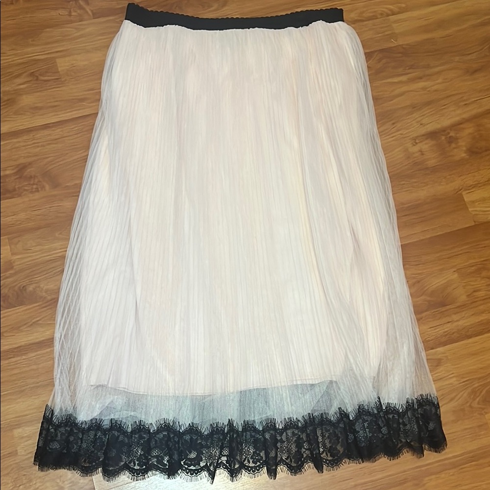 Elegant Pink and Black Lace Trim Skirt